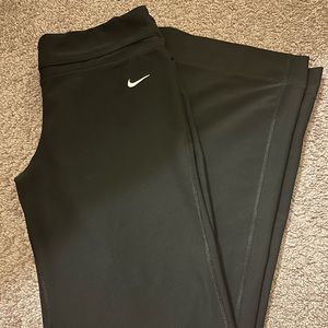 Size Medium Black Nike Dri Fit Flare Yoga Pants